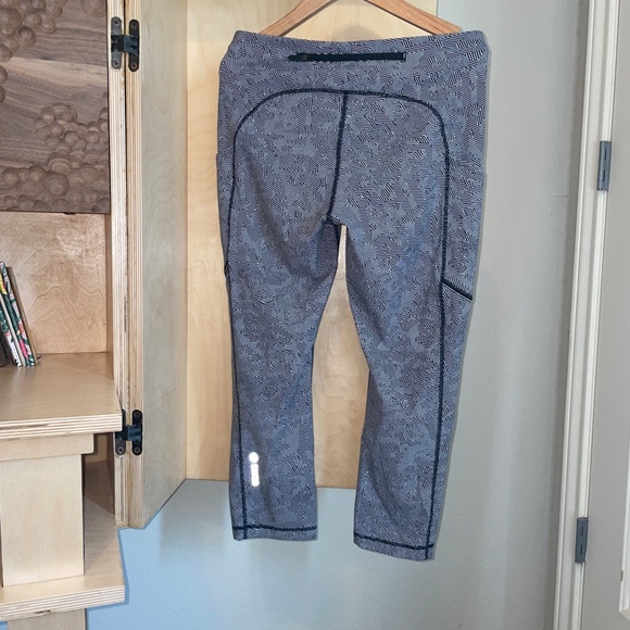 SeaWheeze Lululemon Speed Up Crop 21" - Size 6 - Like new - Picture 11 of 13